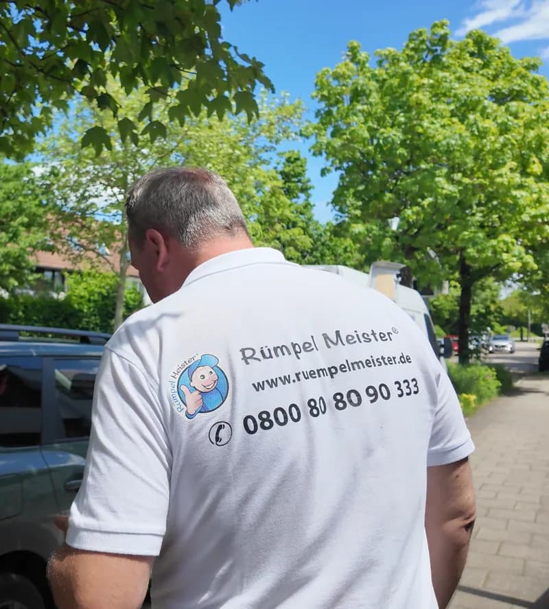 Rümpel Meister Gründer unterwegs